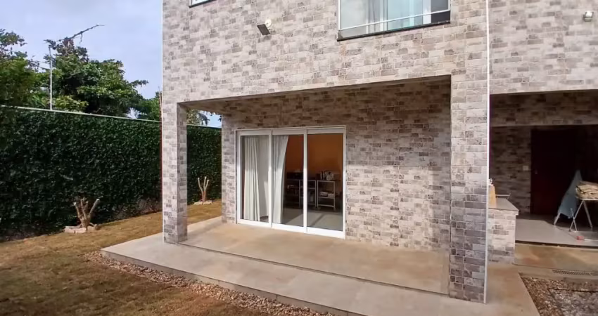 Casa com 2 quartos, jardim e espaço para piscina em itanhaém.