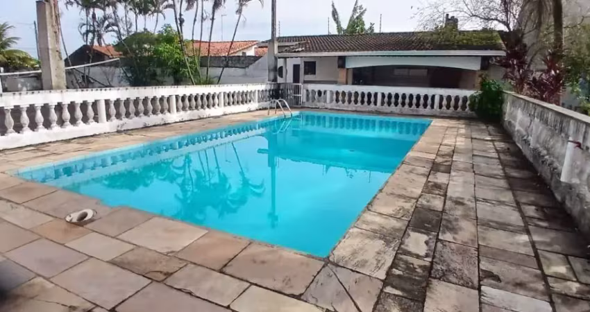 Chácara com 3 quartos, piscina e área gourmet em itanhaém.