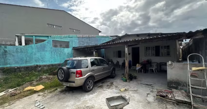 Casa com 3 quartos e espaço para piscina em itanhaém.
