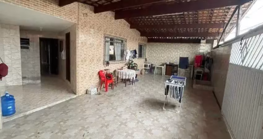Casa com 2 quartos e espaço gourmet em praia grande.