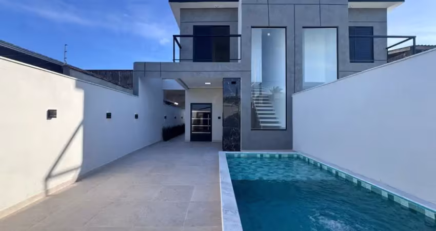 Casa com piscina, 2 quartos e área gourmet em itanhaém.