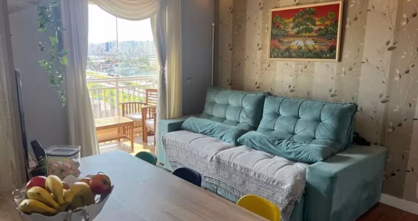 Apartamento com piscina e 2 quartos em praia grande.