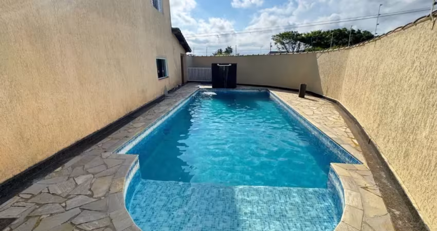 Casa na praia com piscina, 4 quartos e churrasqueira em itanhaém.