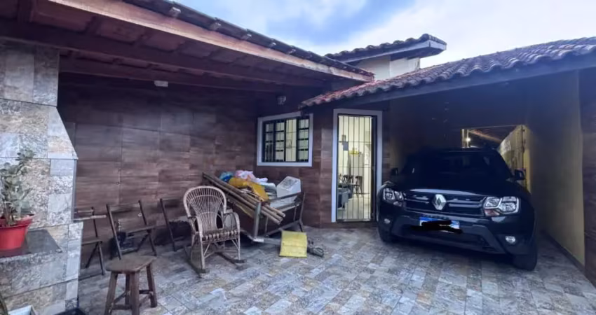 Casa com 2 quartos e área gourmet com churrasqueira em itanhaém.