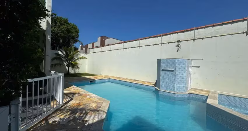 Casa em condomínio com piscina e 2 quartos em itanhaém.