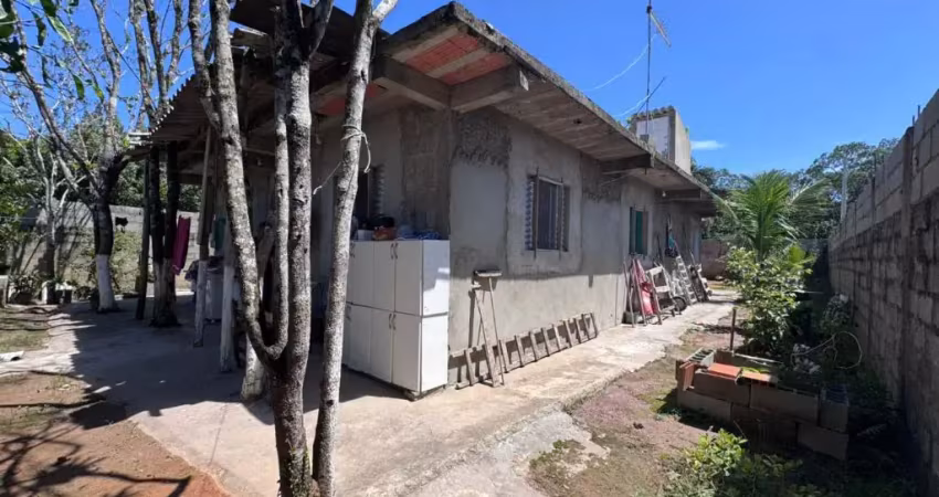Casa com 3 quartos e espaço para piscina em itanhaém.