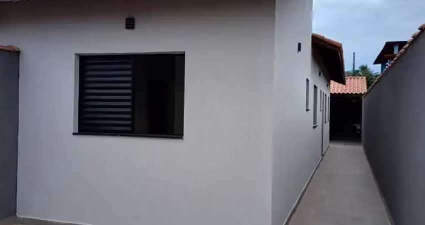Casa com 2 quartos e área gourmet com churrasqueira em itanhaém.