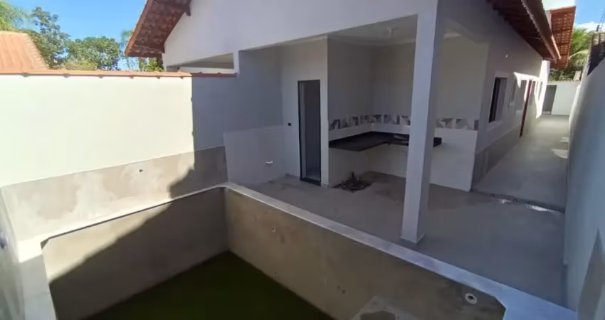 Casa com 3 quartos, piscina e área gourmet em itanhaém.