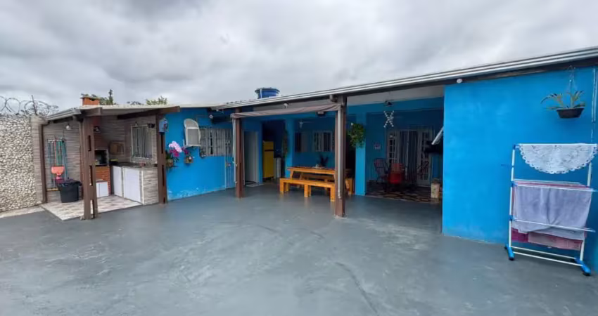 Casa com 2 quartos, área gourmet e espaço para piscina em itanhaém.
