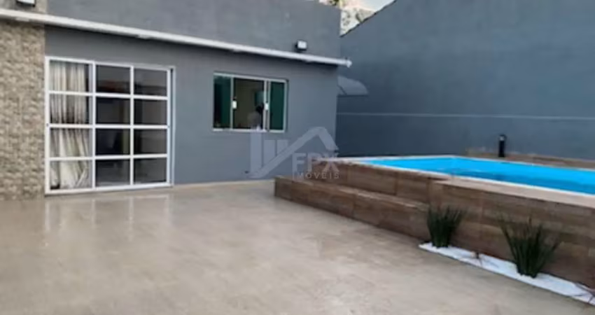 Casa com piscina, 2 quartos e área gourmet em itanhaém.