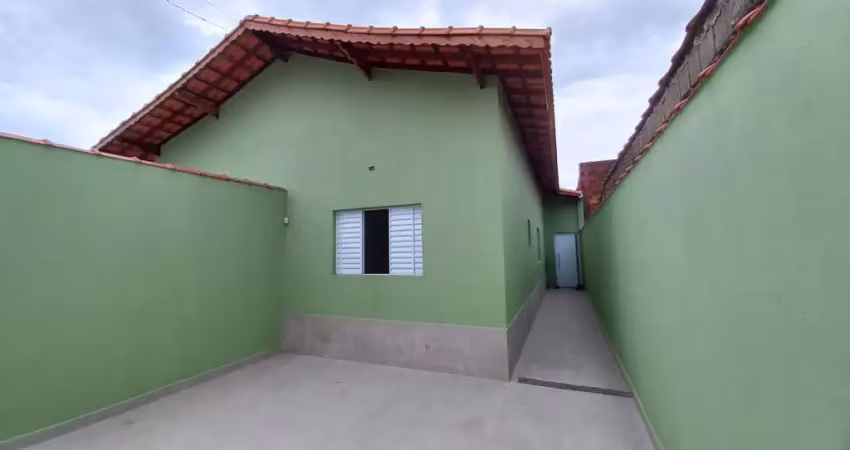 Casa com piscina e área gourmet em mongaguá - r$ 339.900,00.