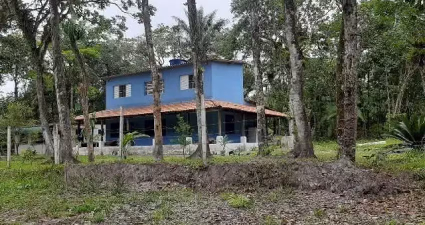 Chácara com 3 quartos e espaço para piscina em itanhaém.