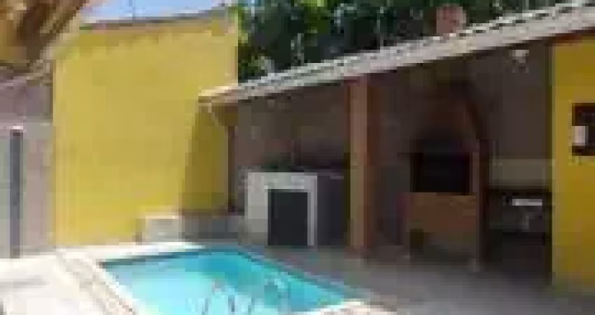 Casa com 5 quartos, piscina e área gourmet em itanhaém.