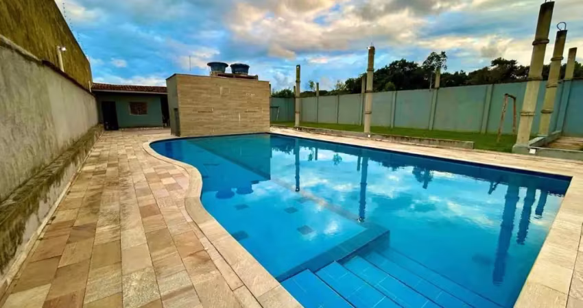 Chácara com 4 quartos, piscina e área gourmet em itanhaém.