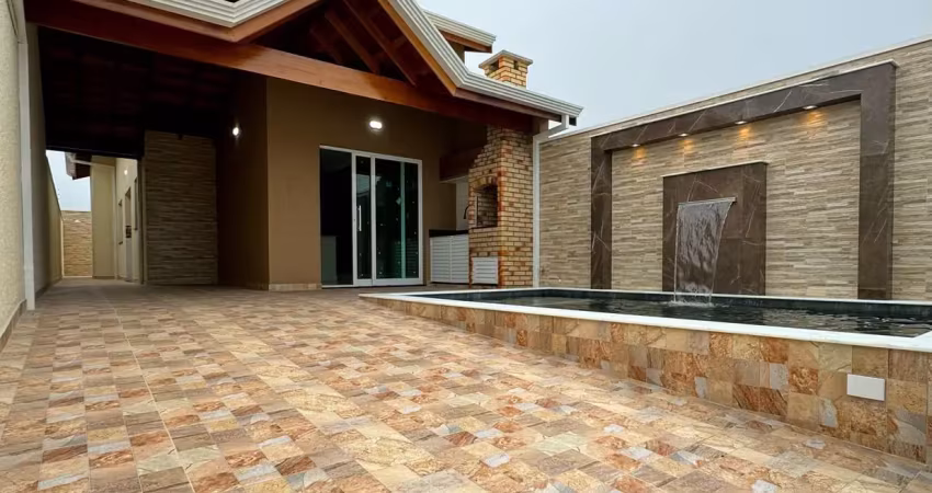 Casa em construção com piscina, 2 quartos e área gourmet em peruíbe.