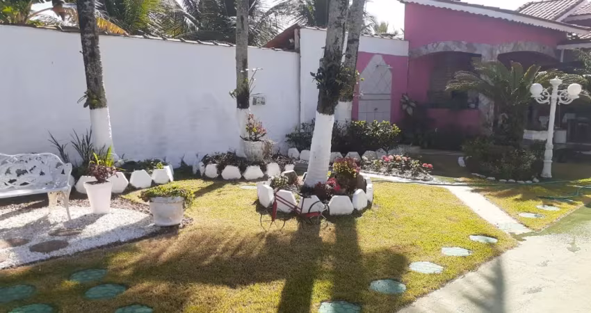Casa à 40m do mar com 3 quartos e área gourmet em itanhaém.
