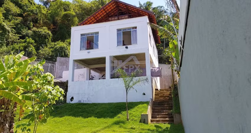Casa com 3 quartos e espaço para piscina em itanhaém.