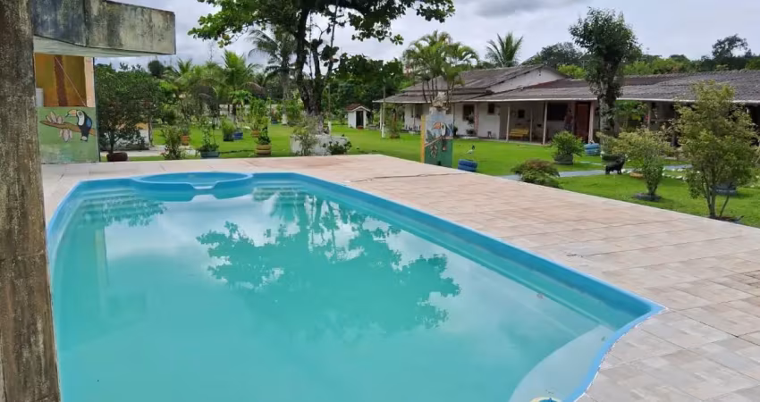 Chácara com 9 quartos, piscina e churrasqueira em itanhaém.