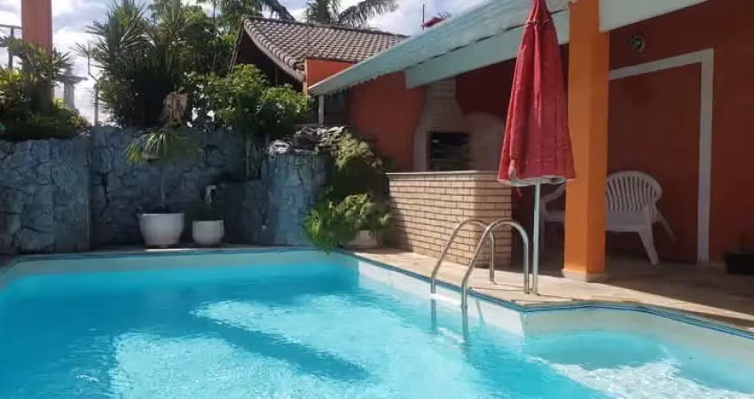 Casa à 100m do mar com 8 quartos e piscina em peruíbe - r$ 800.000,00.