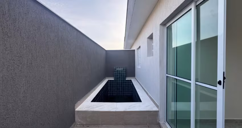 Casa em condomínio com piscina e 2 quartos em itanhaém - r$ 289.000,00.
