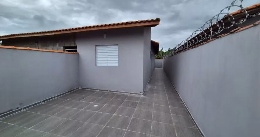 Casa com 2 quartos e espaço para piscina em itanhaém - r$ 249.000,00.