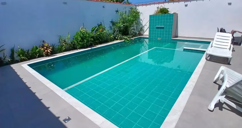 Casa na praia com piscina e 3 quartos em itanhaém - r$ 600.000,00.