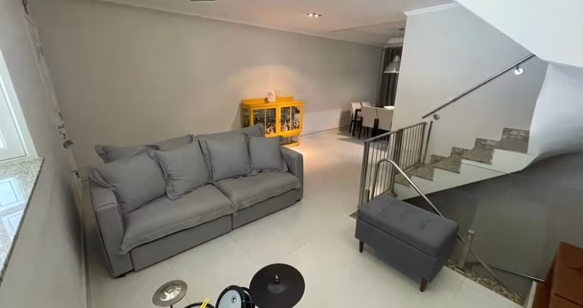Lindo Sobrado em Condomínio Fechado 175m2 3 Dormitórios 1 Suíte e 2 Vagas de Garagem