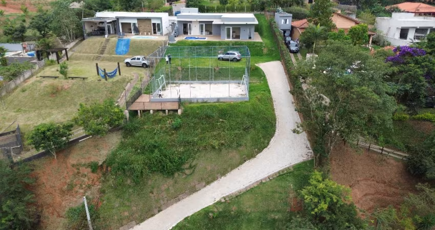 LINDA CHACARA  1000M2 COM 3 DORMITÓRIOS 1 SUITE COM PISCINA E QUADRA GRAMADA EM IGARATÁ “ACEITA PERMUTA'