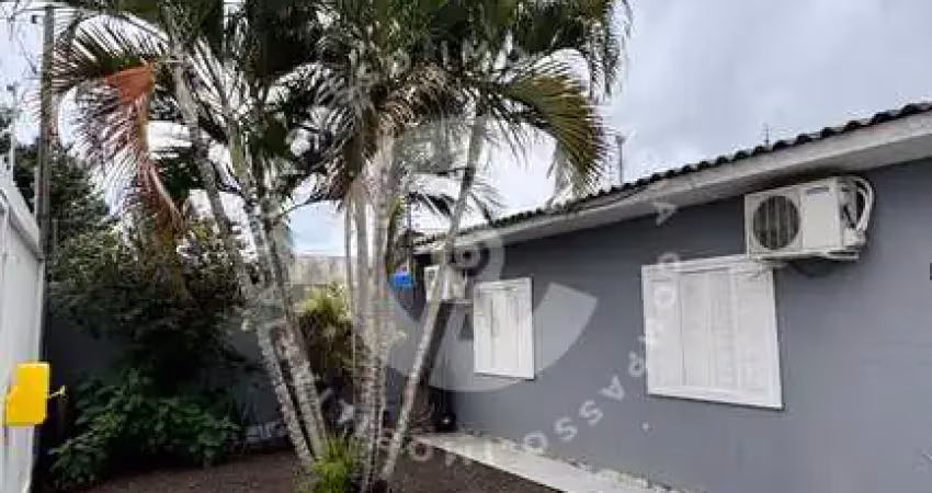Casa espaçosa a venda ipê, uma suíte e mais dois quartos, área gourmet e piscina