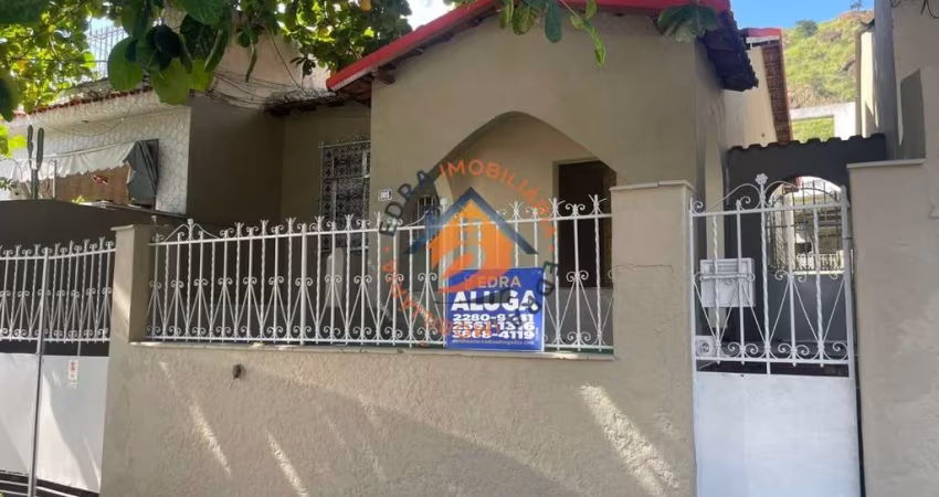 Casa com 2 quartos para alugar na Rua Alecrim, 805, Vila Kosmos, Rio de Janeiro