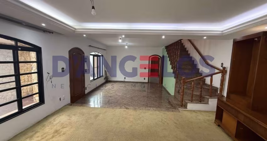 Sobrado de Luxo para Locação no Tatuapé, São Paulo-SP: 3 Quartos, 1 Suíte, 2 Salas, 5 Banheiros, 5 Vagas, 320m² de Pura Elegância!
