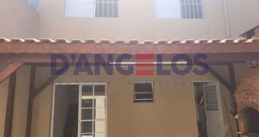 Sobrado à Venda em São Paulo-SP na Vila Formosa: 5 Quartos, 1 Suíte, 2 Salas, 4 Banheiros, 2 Vagas, 181m².