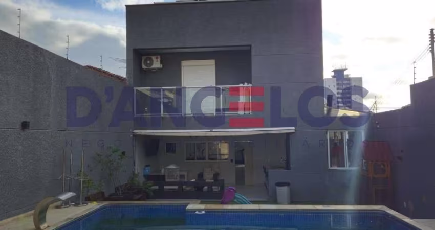 Luxuoso Sobrado à venda na Penha, São Paulo-SP: 4 quartos, 2 suítes, 2 salas, 4 banheiros, 4 vagas de garagem, 490m² de área.