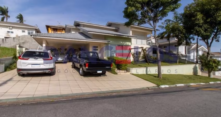 Venda de Sobrado de Alto Padrão em Condomínio no Jardim Cerejeiras, Arujá-SP: 4 Quartos, 2 Suítes, 2 Salas, 5 Banheiros, 2 Vagas de Garagem, 360m².