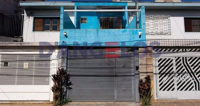 Sobrado para locação no Tatuapé, São Paulo-SP: 3 quartos, 2 suítes, 2 salas, 3 banheiros e 1 vaga de garagem, 147m²!