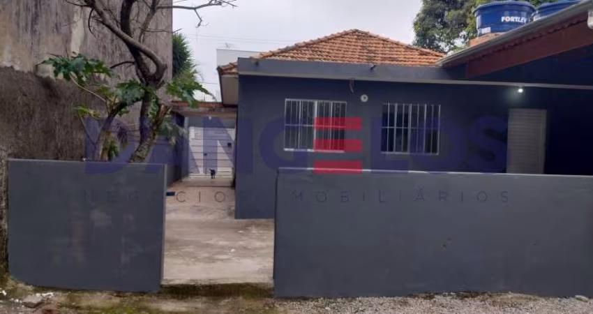 Casa para locação na Vila Princesa Isabel, São Paulo-SP! 3 quartos, 1 suíte, 2 salas, 3 banheiros, 5 vagas, 120m². Venha conferir!