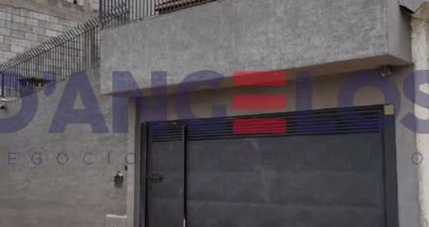 Sobrado à venda na Vila Dalila, São Paulo-SP: 2 quartos, 1 suíte, 1 sala, 3 banheiros, 2 vagas de garagem, 140 m²!