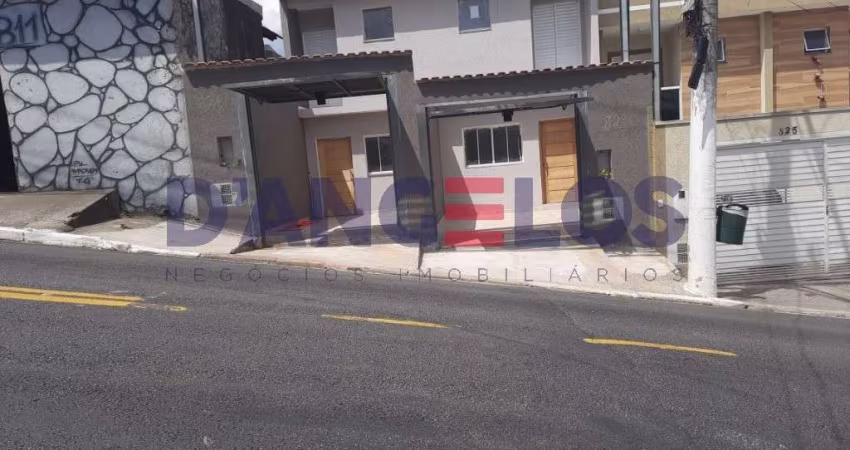 Sobrado de 2 quartos e 2 suítes no Vila Antonieta, São Paulo-SP:  sala, 4 banheiros, 2 vagas e 120 m².