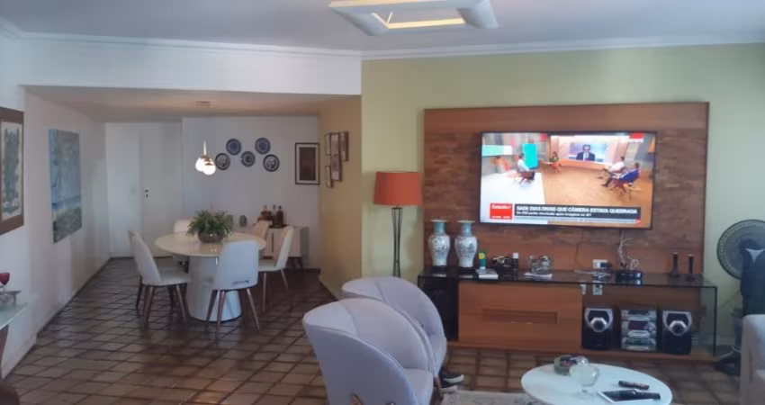Vendo Ótimo Apartamento no Bairro do Derby com 3 quartos sendo 1 suíte com 152m² por R$ 630MIL.