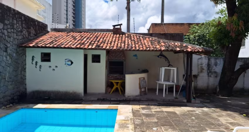 Vendo Casa no Bairro de Casa Forte  com 3 quartos sendo 1 suíte com 184m² por R$ 1.200.000,00