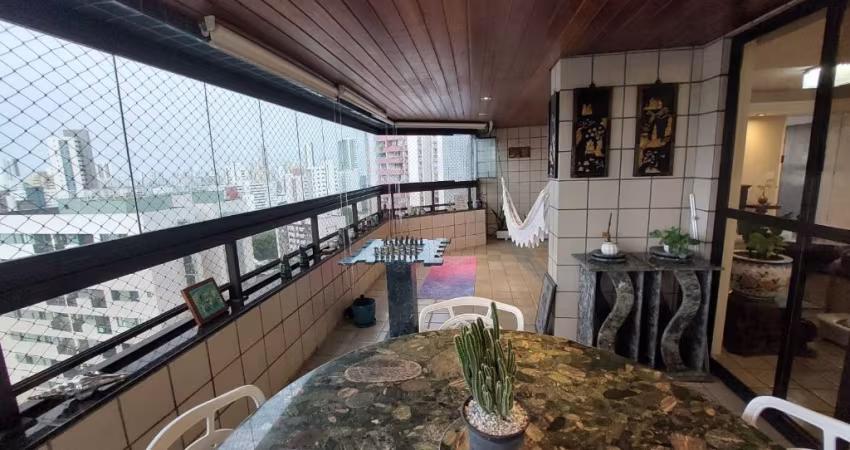 Edf. Casa Grande das Ubaias - Apartamento no Bairro de Casa Forte com 4 quartos sendo 2 suítes com 309m² por R$ 1.590.000,00.