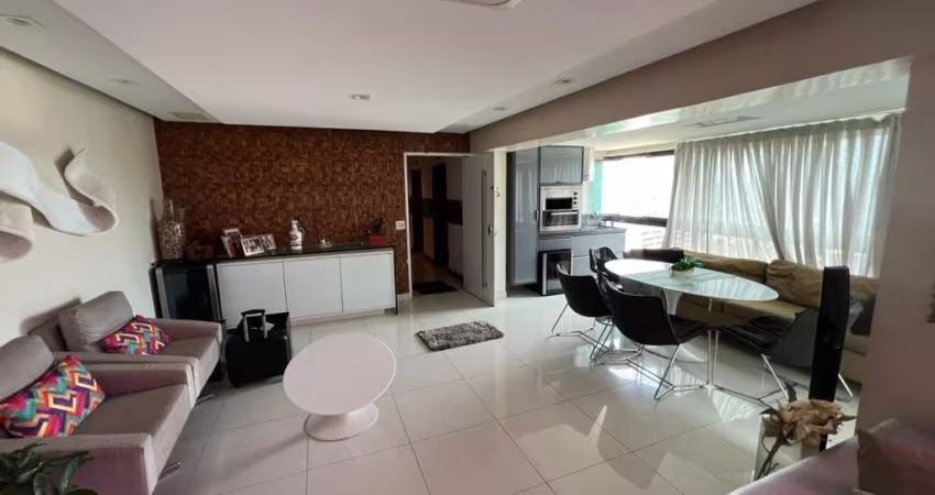 Edf. Vila Verde - Apartamento no Bairro de Casa Forte com 3 quartos sendo 3 suítes  com 202m² por R$ 2.000,000,00.