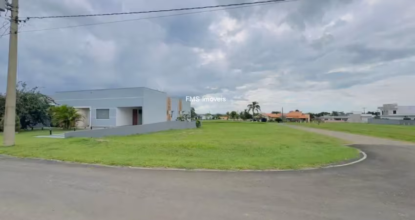 Lote com 432m² em condomínio fechado - ninho verde.