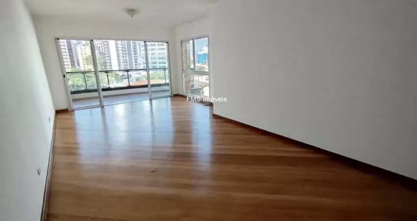 Aluguel de apartamento em pinheiros com 3 quartos sendo 1 suíte, 4 banheiros, 2 vagas de garagem.