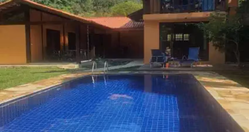Casa no condomínio jeriva para venda com 4 quartos, sendo 4 suítes, 200m²