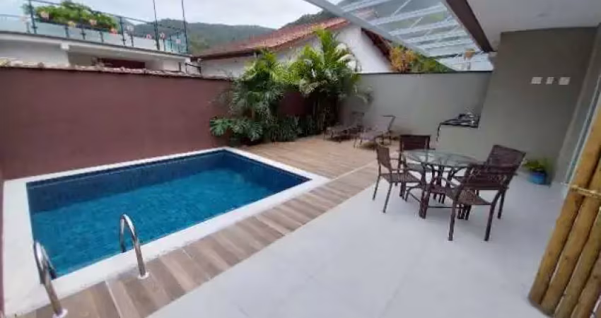 Casa em condomínio para venda com 3 quartos, sendo 3 suítes, 160m²