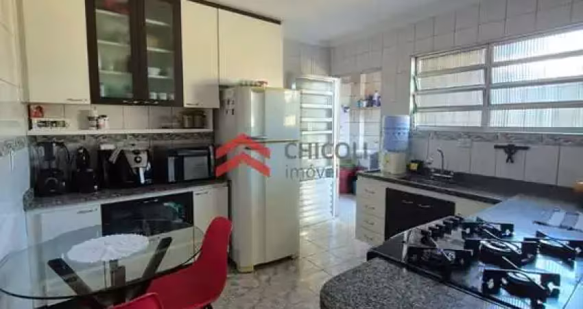 Casa à venda na Rua das Doninhas, 30, Jardim do Engenho, Cotia