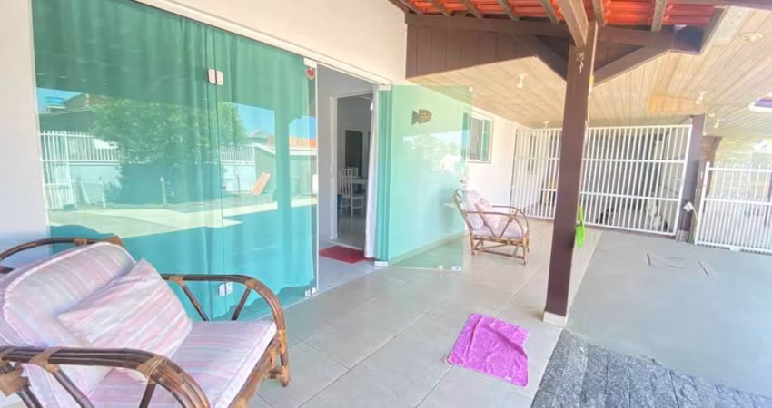Casa com piscina a 800 metros da praia do tabuleiro