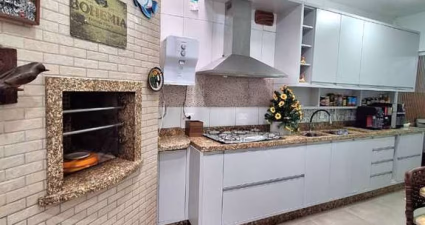 Casa mobiliada, a 700 metros da praia de Itajuba