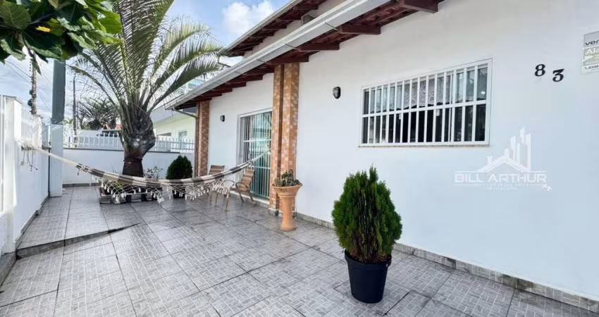 Sua casa na praia com piscina a 100 metros do mar